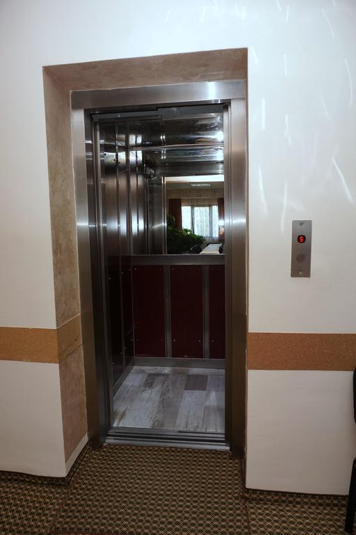 Rodopi Hotel Haskovo Ngoại thất bức ảnh